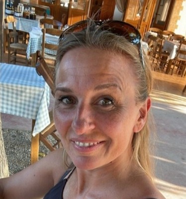 CYNTHIA DE BEST